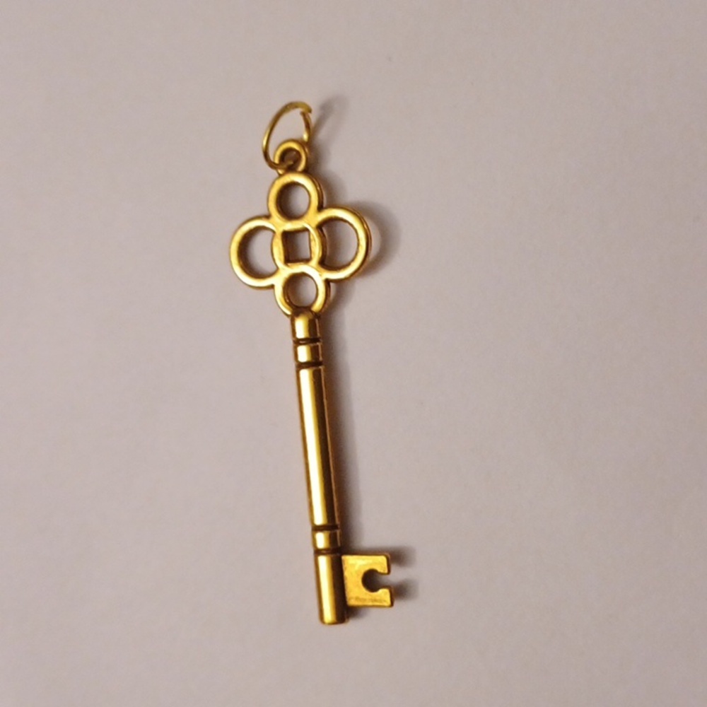 4/$40 New Elegant Gold Key Pendant Or Charm